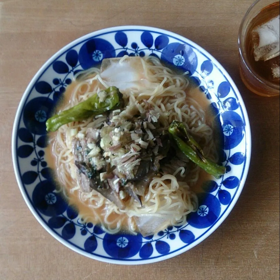 なすと豚肉の味噌炒め乗せ冷やしラーメン❁|takakoさん