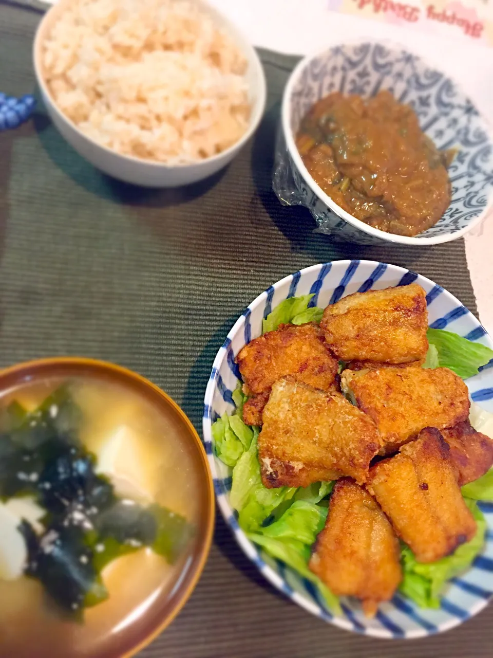 #夏野菜カレー 残り#さわらの唐揚げ#わかめ豆腐味噌汁#麦飯|zoemocさん