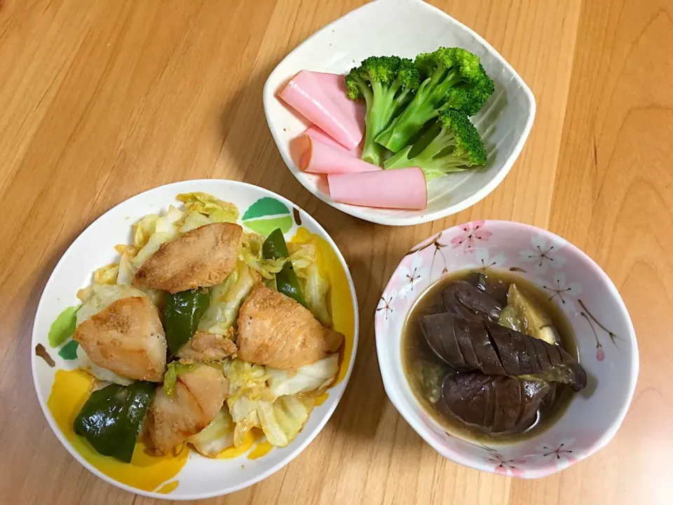 鶏胸肉の塩麹炒め、茄子の煮浸し、ハムとブロッコリー|ほなさん