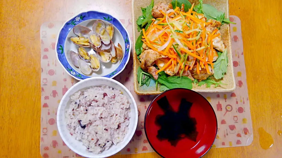 ８月１日　鶏肉と野菜の南蛮だれ　あさりの酒蒸し　わかめスープ|いもこ。さん