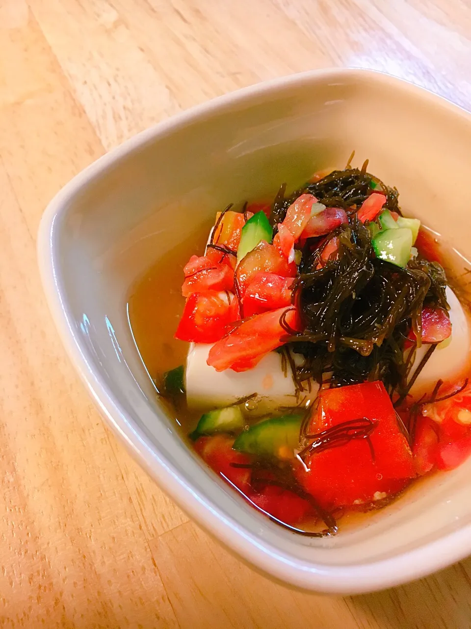 夏野菜🍅🥒&もずくをトッピングした冷奴|みさん