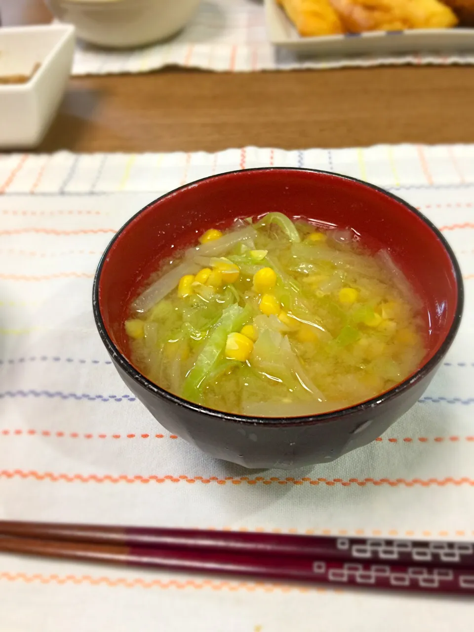 Snapdishの料理写真:PUBLIC KITCHEN cafeで食べたとうもろこしのお味噌汁が美味しかったので再現！コーン缶ではなく生とうもろこしなのが良い。シャキシャキ！
モニターで頂いたマルコメ液みそ、めちゃ楽ー！すごく便利ー^_^|ツナコさん