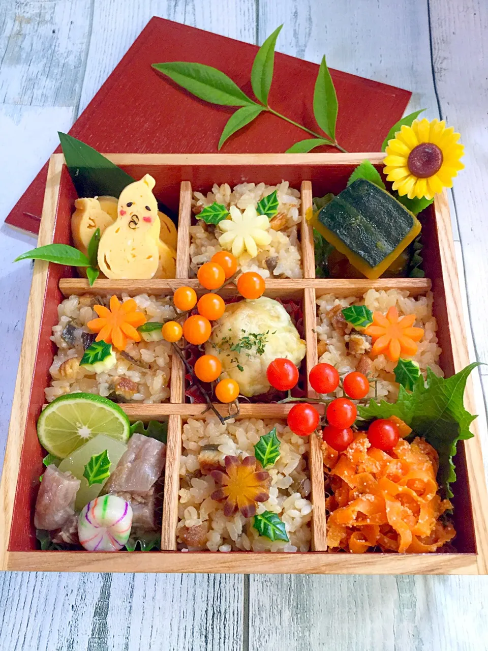 鰻ちらし寿司弁当🍱
冬瓜とスジの煮浸し
しいたけのカレーマヨチーズ焼き
人参のたらこ炒め
かぼちゃ煮
ひょうたん玉子|Mayumi Konishiさん