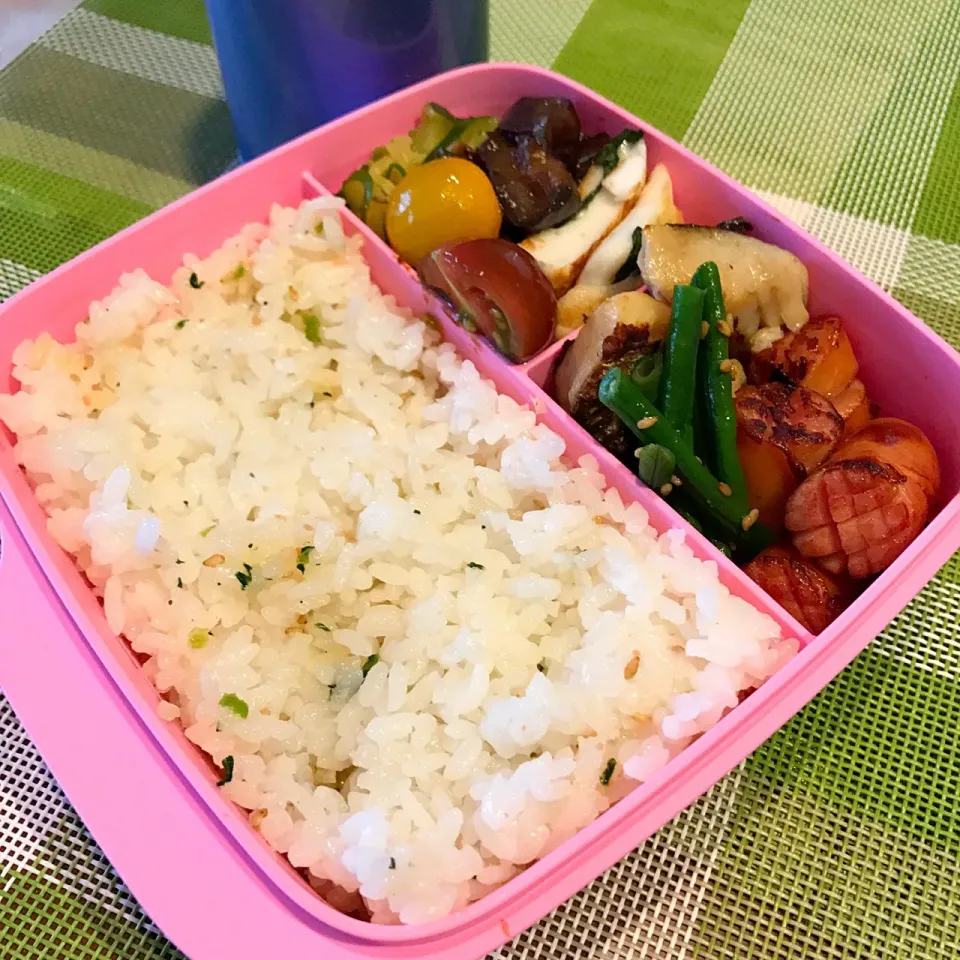 今日のお弁当🍱
さわら🐟の白醤油つけ焼き
ズッキーニのおひたし
はんぺんのしそチーズサンド
ナスとピーマン赤味噌炒め
ウィンナー
ささげのごま和え
暑さに負けないようにp(^_^)q|mokoさん