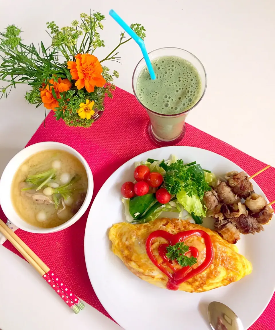 朝ごはんは勝負飯( ◠‿◠ )
オムライス😋👍焼肉串〜〜🤗🎵
小さいかぶの味噌汁甘酒入り💪
大豆入り甘酒スムージー(#^.^#)|はみちゃんさん