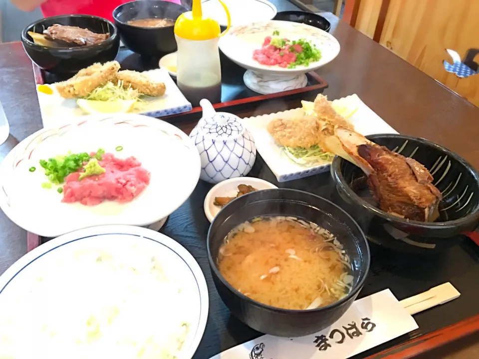 Snapdishの料理写真:まつばらのみさきまぐろきっぶ定食|くぅ♪さん