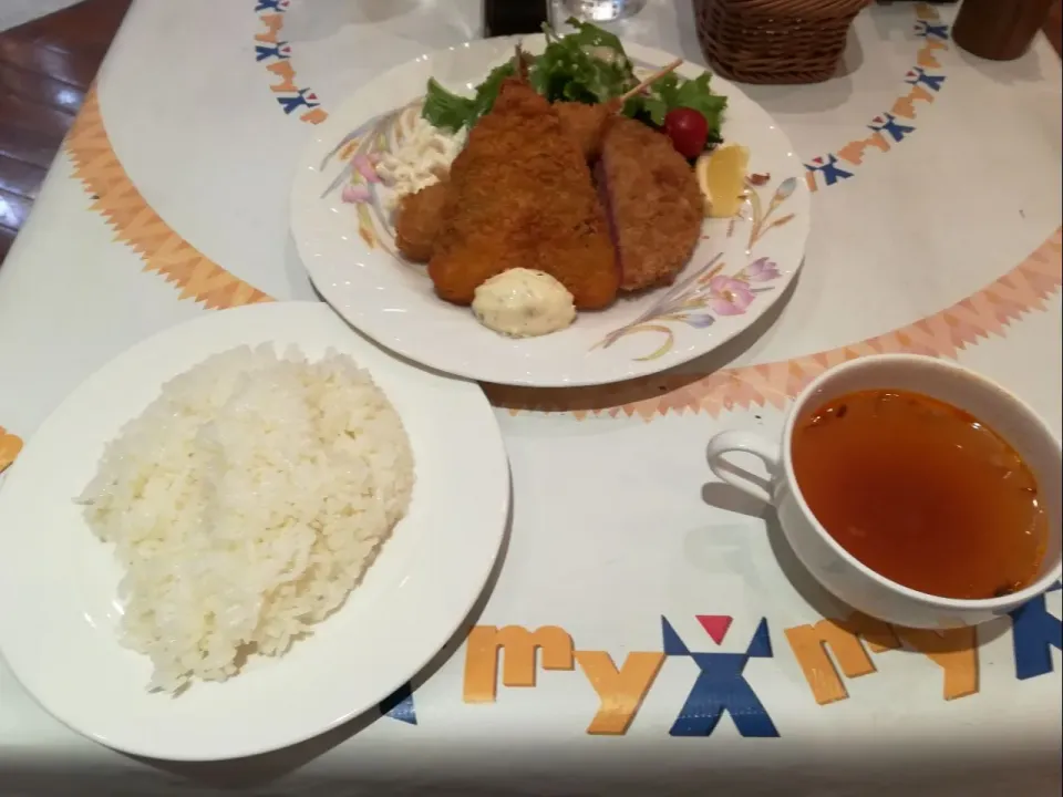 ミックスフライ定食 #ランチ|アクちゃんさん