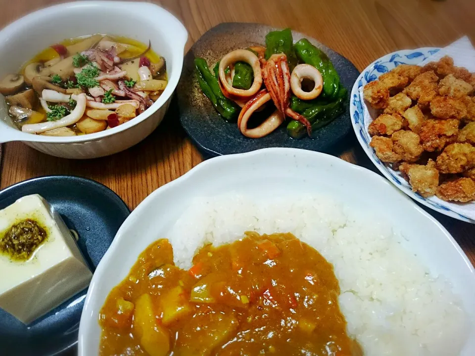 ・鳥軟骨の唐揚げ
・ししとうとイカの炒めもの
・茸とイカのアヒージョ
・冷奴
・カレーライス|ようかんさん