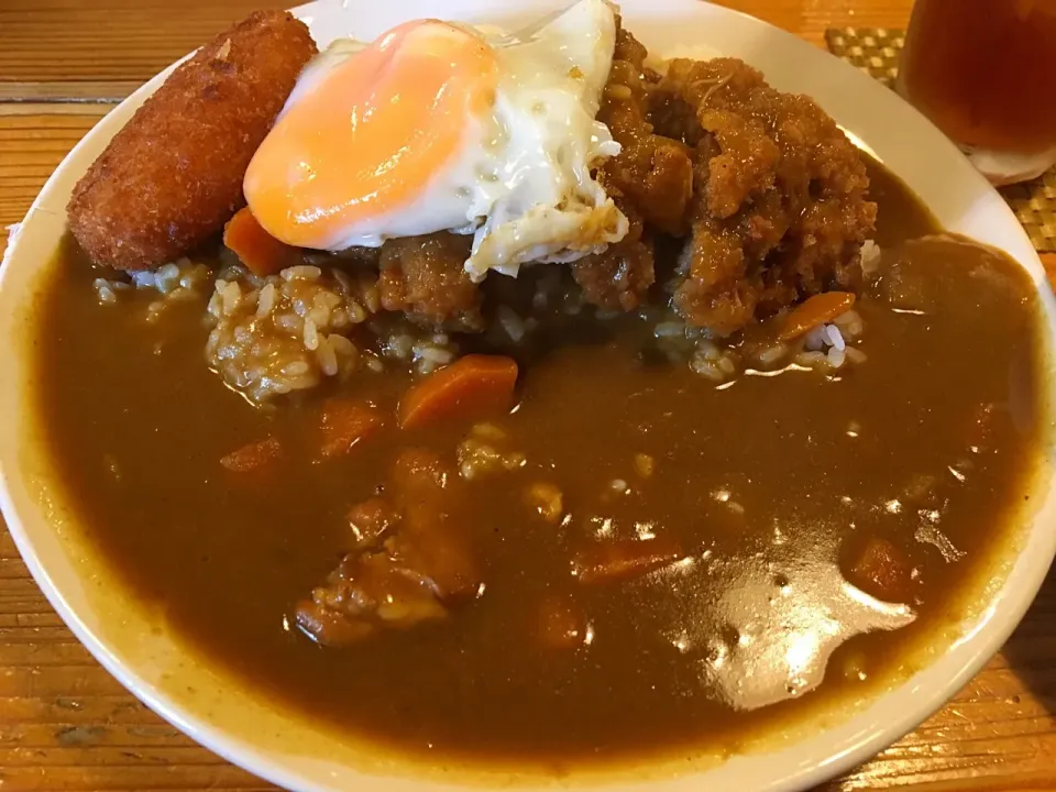 夏はカレーでしょ
揚げたてクリームコロッケが美味しいくりすたるのランチカレー🍛|まる丸 kichenさん