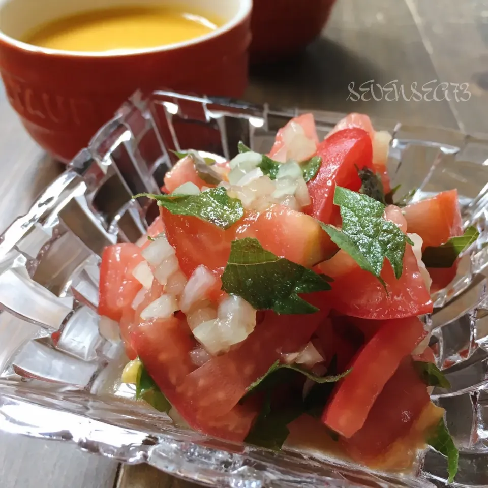 今宵の副菜・角切りトマトのサラダ🍅&カルダモンが遠くで香る人参ポタージュ🥕ʕ-̼͡-ʔ|七海さん