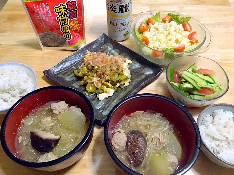 冬瓜と肉団子の春雨スープ
ゴーヤチャンプル
ポテサラ
オクラ、トマト、きゅうりの酢の物
もち麦ご飯🍚
ピリ辛韓国海苔
発泡酒|さくたえさん