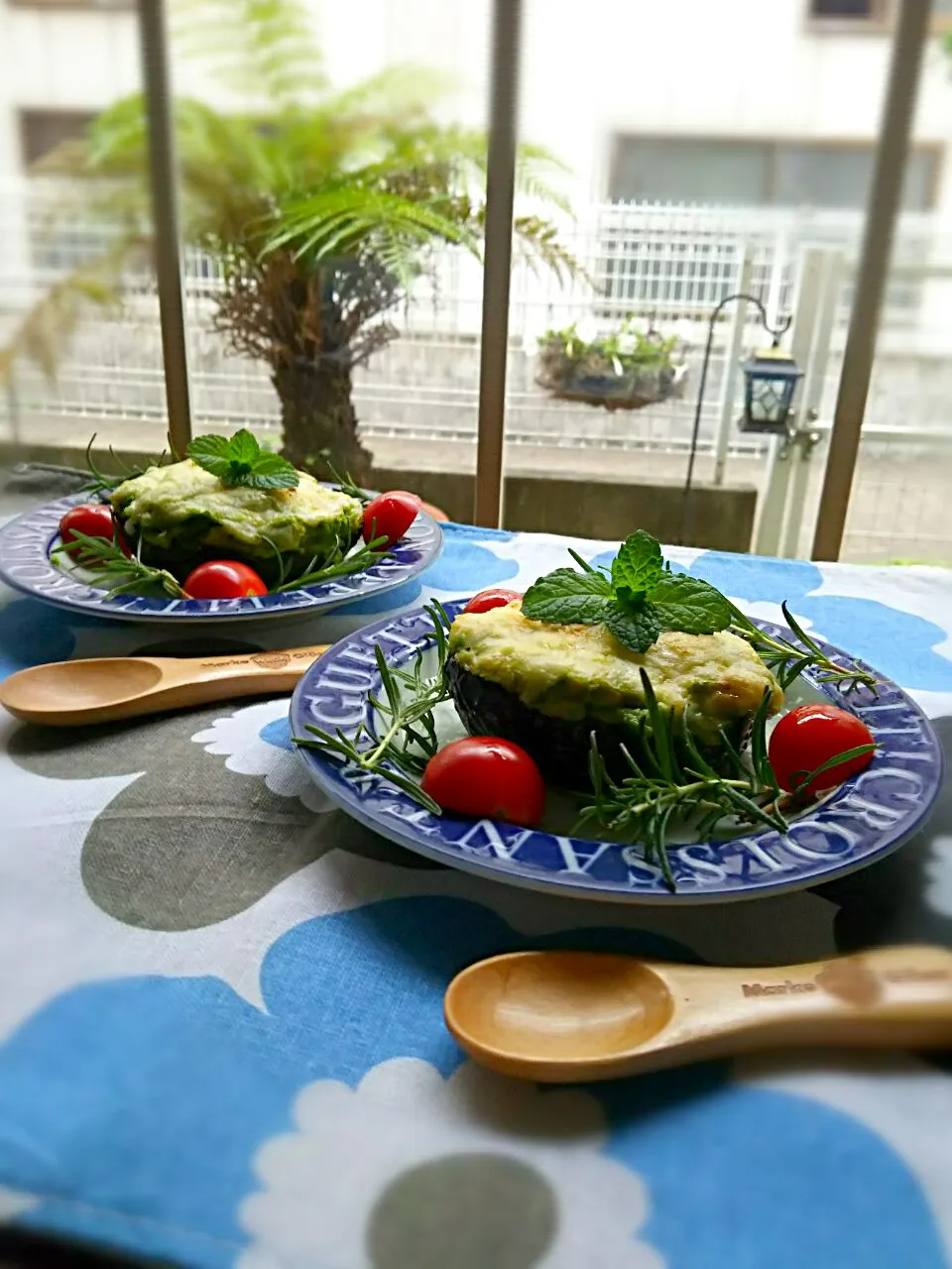 桜央里さんのアボカドとツナのチーズマヨ焼き🎵|かよこさん