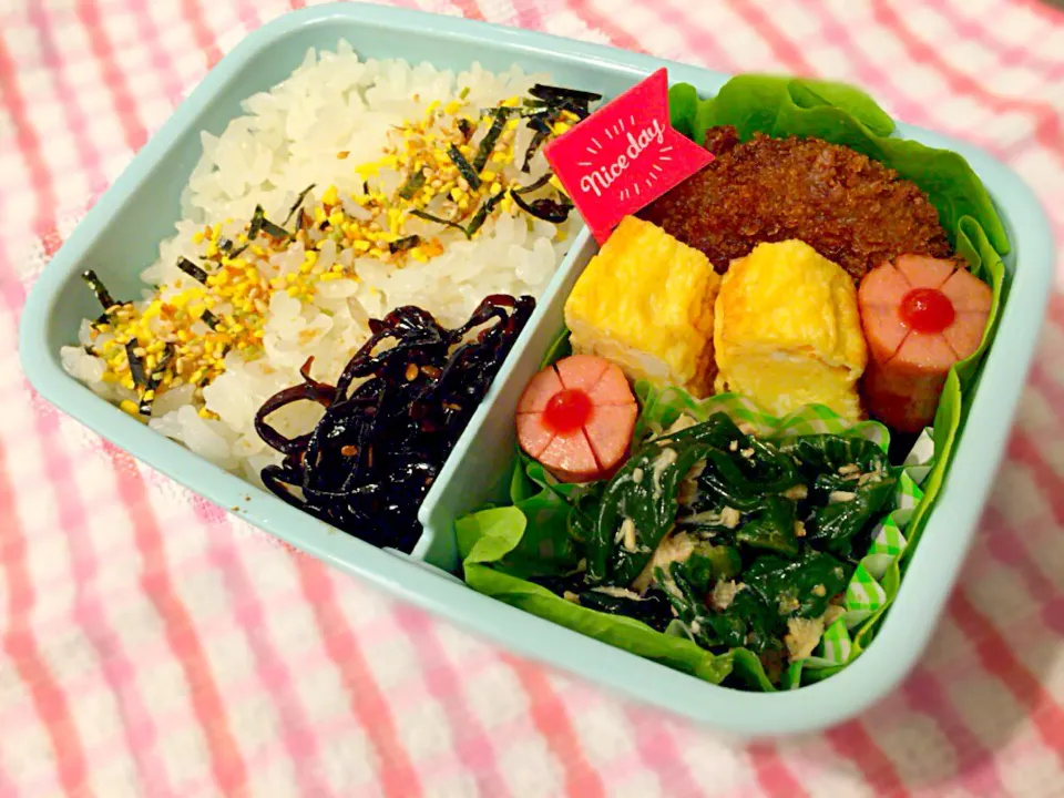 2017.8.5🌻
🙃お弁当
#手抜き弁当#冷凍食品#メンチカツ
#卵焼き
#ウインナー
#レタスとツナの和え物|makkkkkoさん