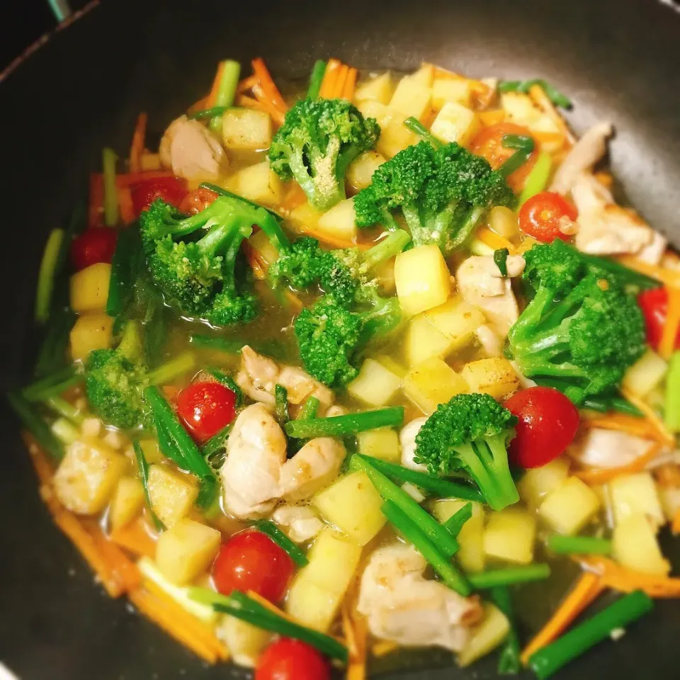 夏野菜を美味しく食べたい(料理中)🍅|NANAさん