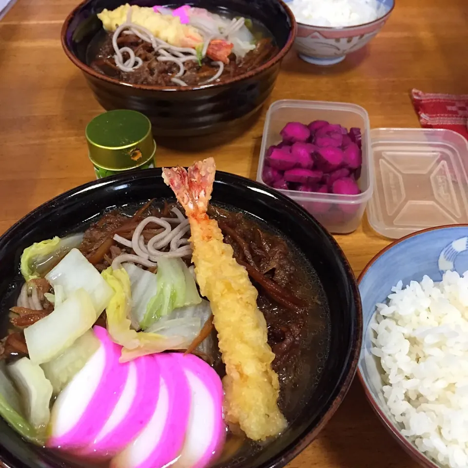 Snapdishの料理写真:肉そば*\(^o^)/*エビ天と蒲鉾入り✌️|すかラインさん