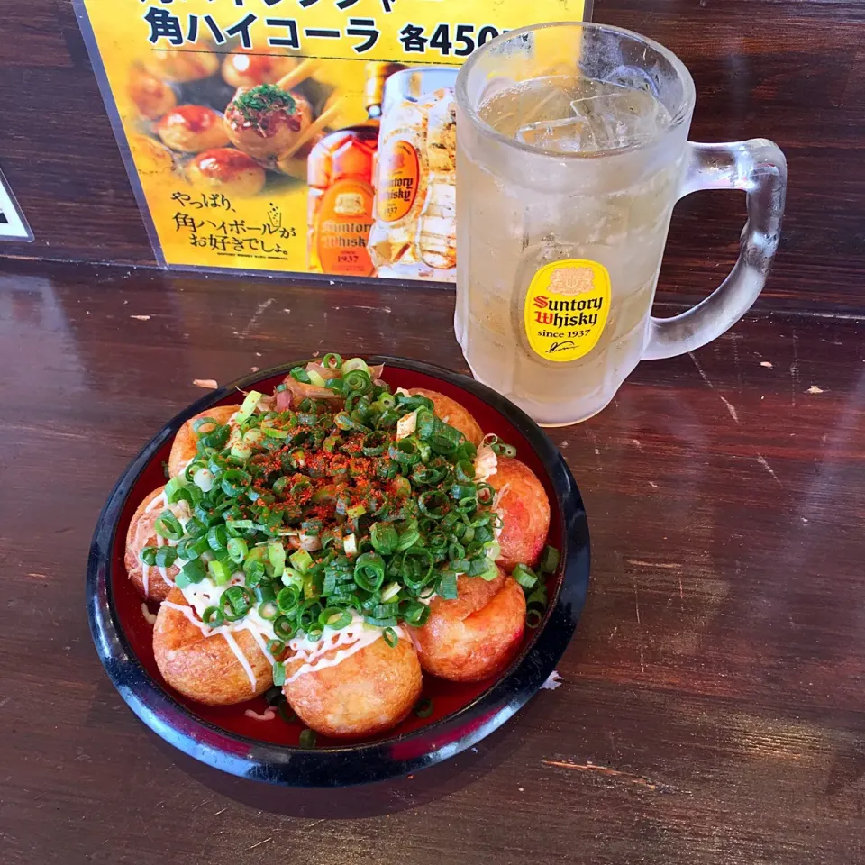 Snapdishの料理写真:西九条でたこ焼き‼︎
#たこ焼き #たこ家輝 #ハイボール #ハイボールに合う！ #西九条|Yoshinobu Nakagawaさん