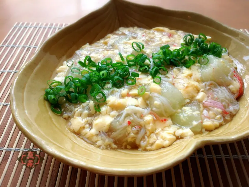 Snapdishの料理写真:智ちゃんの玉子豆腐とカニカマ使って簡単うまうまあんかけ冬瓜♥|真希さん