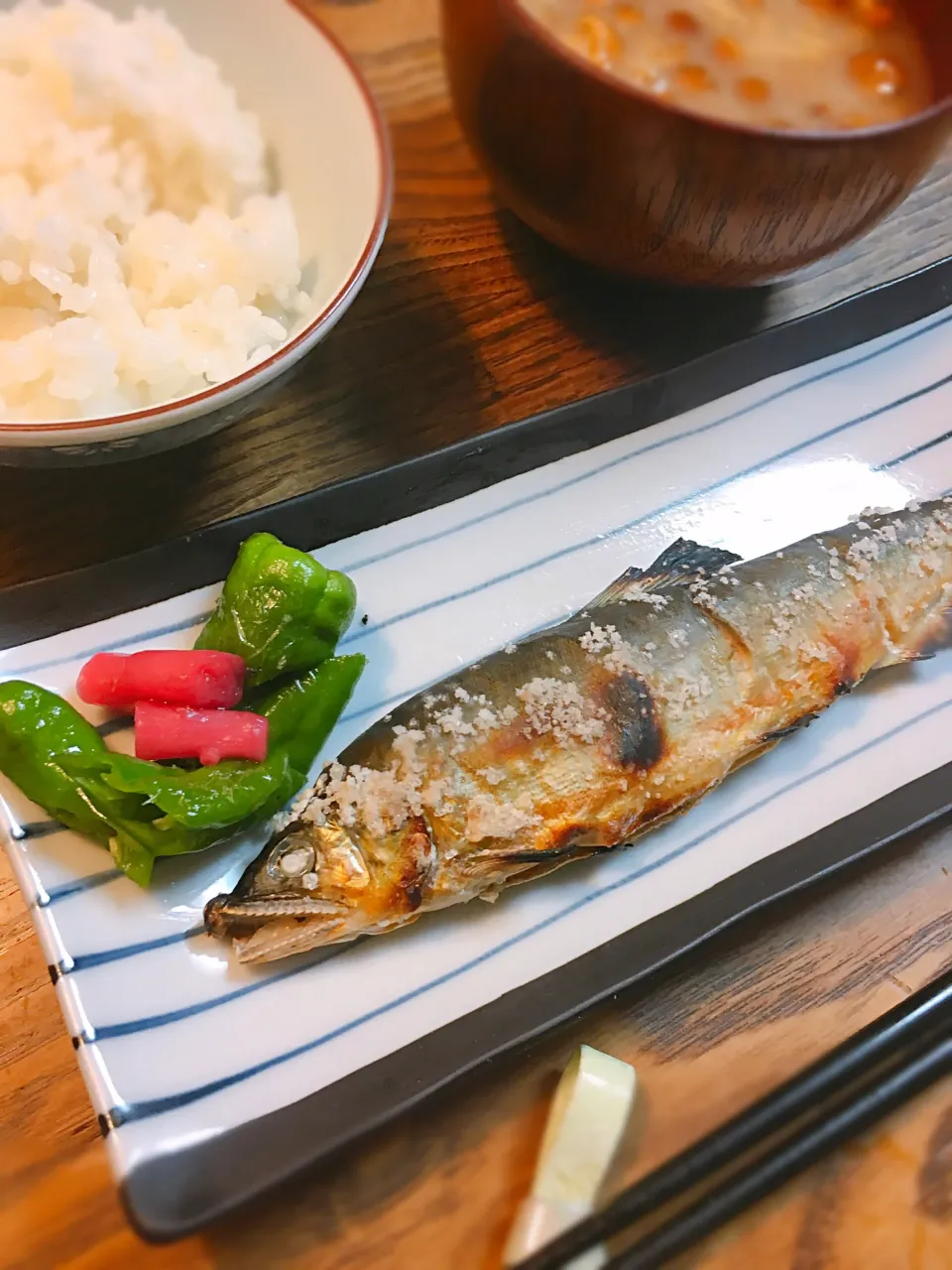 休日の夕飯
・鮎の塩焼き
・ナメコの味噌汁|akiさん