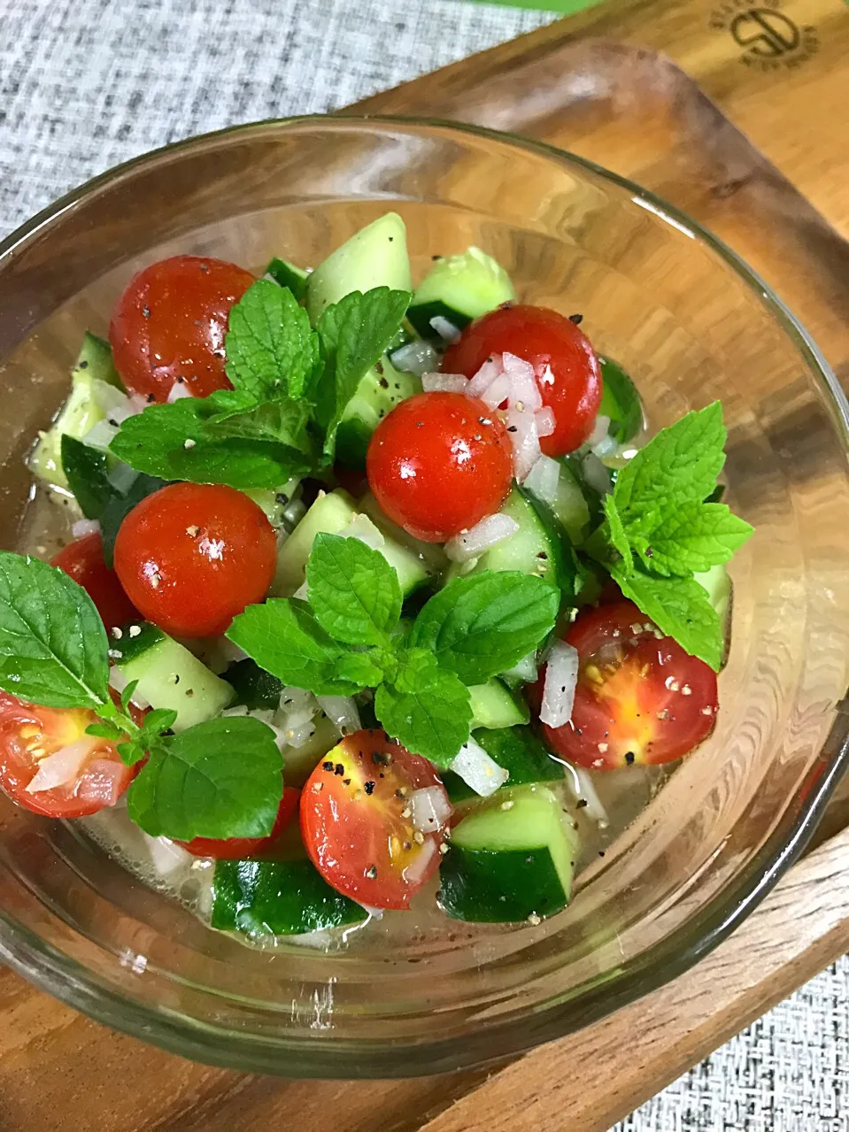 くららさんの料理 スプーンで食べる‼夏のトマト🍅ときゅうりのサラダ⭐
これはパクパク食べれます🥗|あまねこ🌿さん