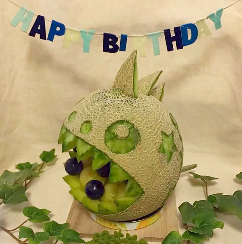 8歳のお誕生日おめでとう🎉リクエストは『メロンで恐竜🍈』|tsumuchiさん