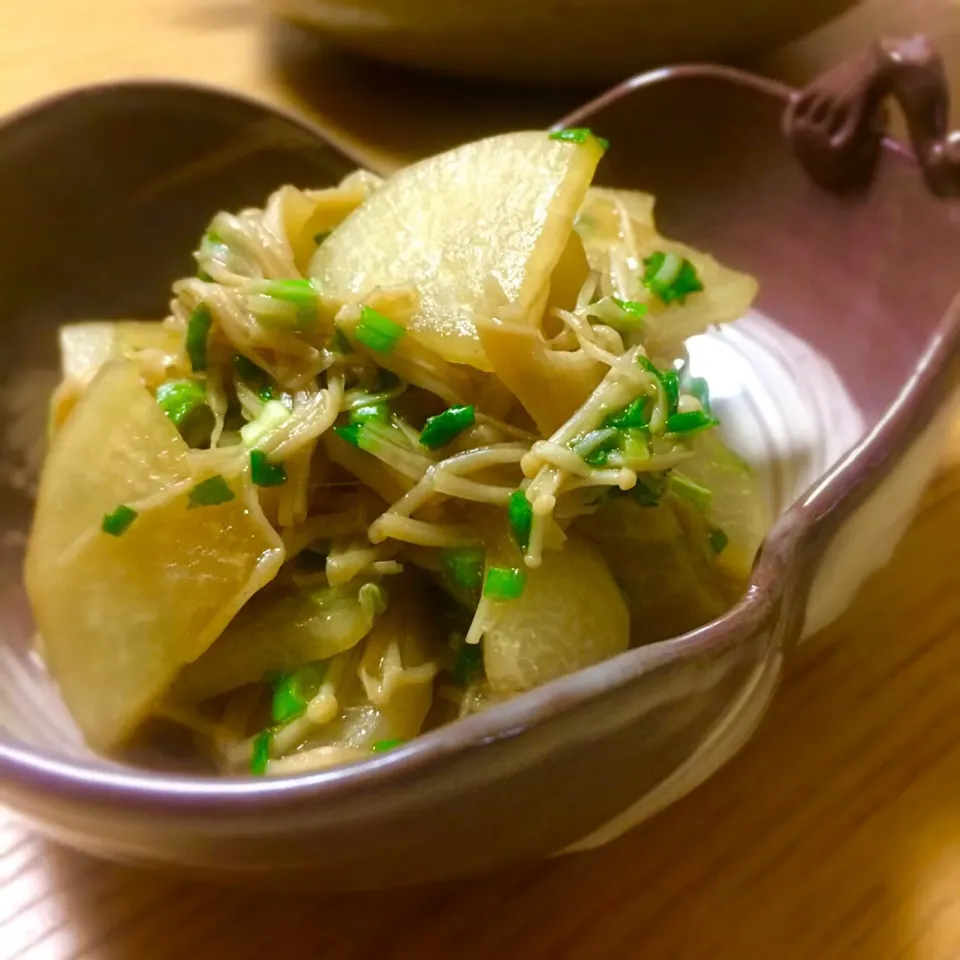 大根とエノキのはちみつ醤油炒め／Stir-fried White Radish🍃|angiee♡さん