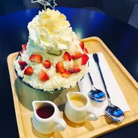 Strawberry Cheesecake Bingsu 🍨|Nut_thananさん