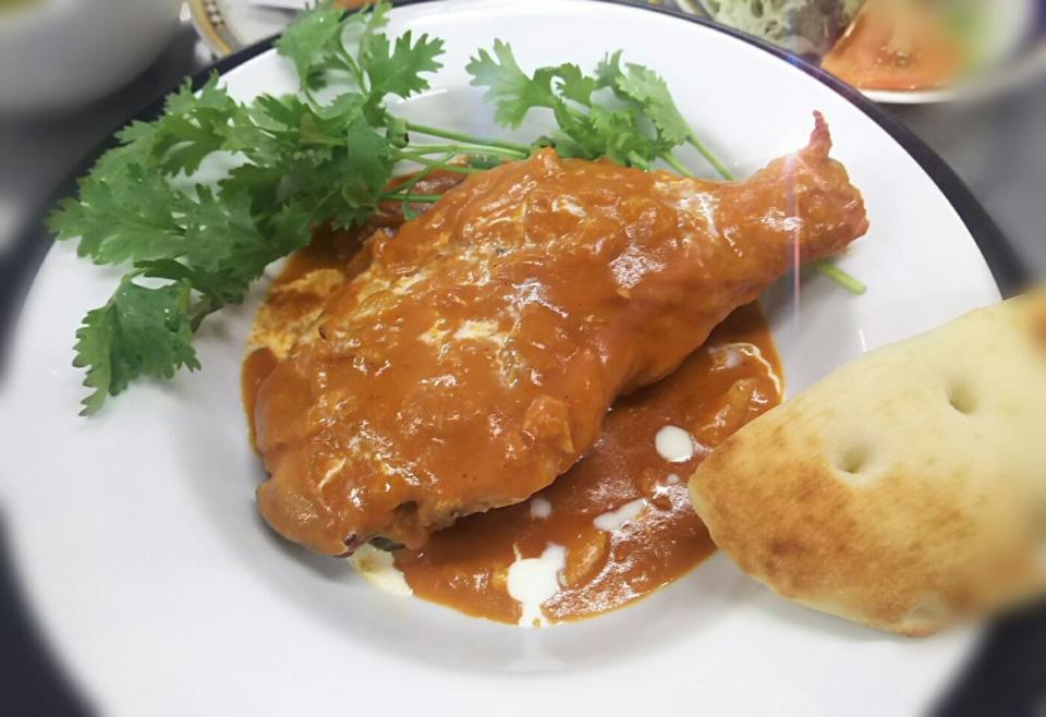 骨付き鶏もも肉のバターチキンカレー仕立て