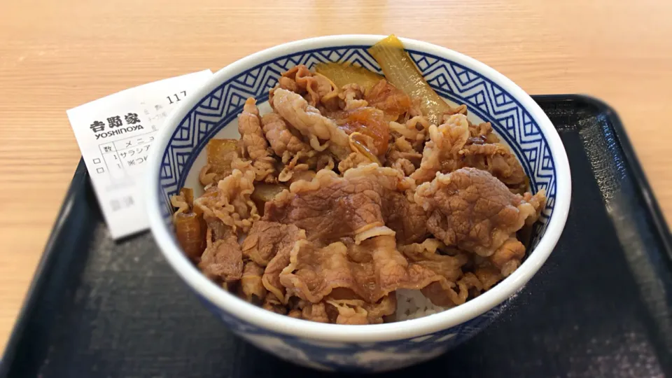 奇跡の太らない牛丼👀❓
吉野家さんのサラシア牛丼😋|アライさんさん