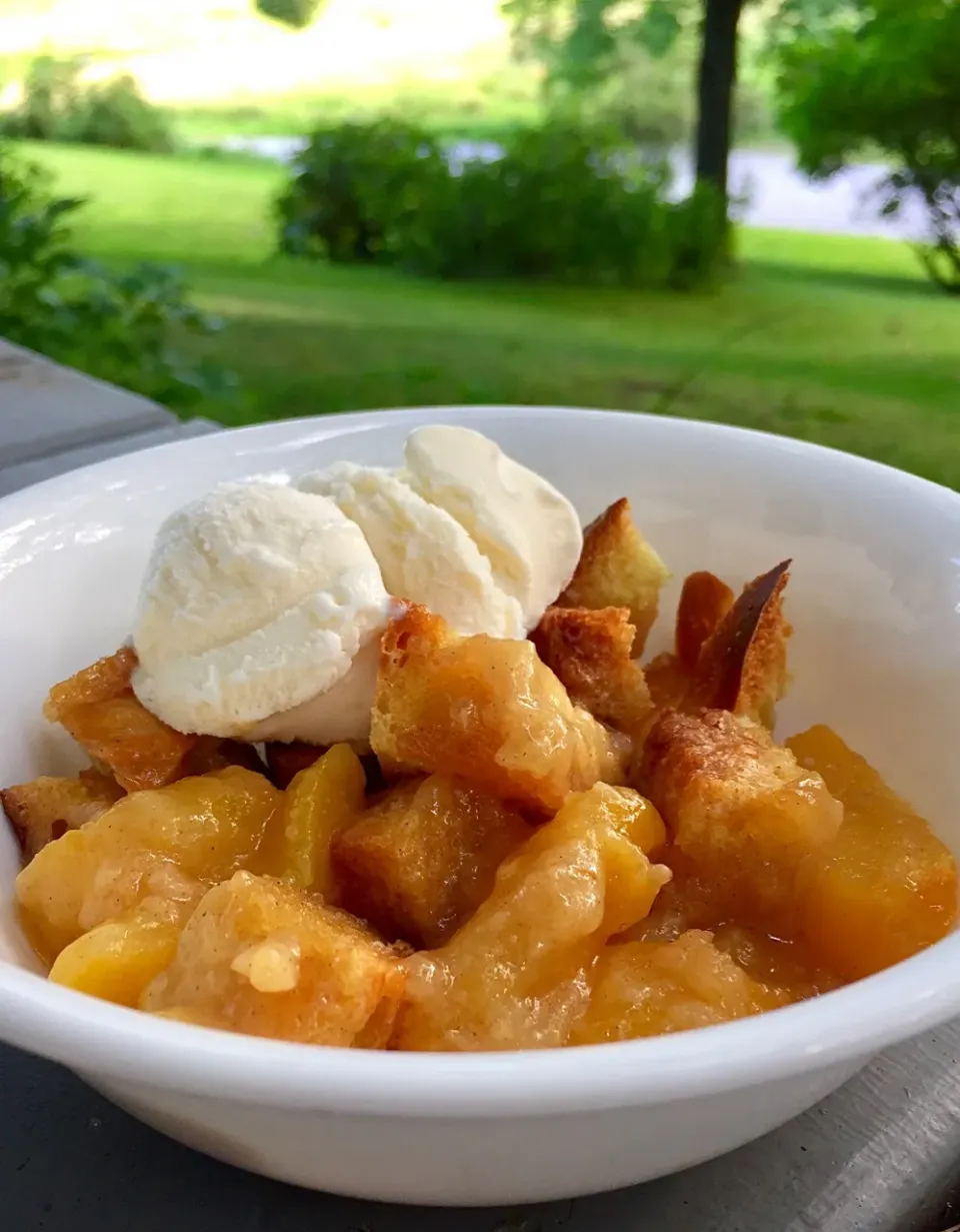 Cinnamon peach cobbler a la mode|Dean M Rogersさん