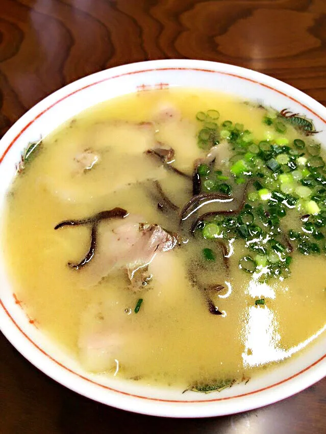 Snapdishの料理写真:とんこつラーメン🍜|MAPITEEさん