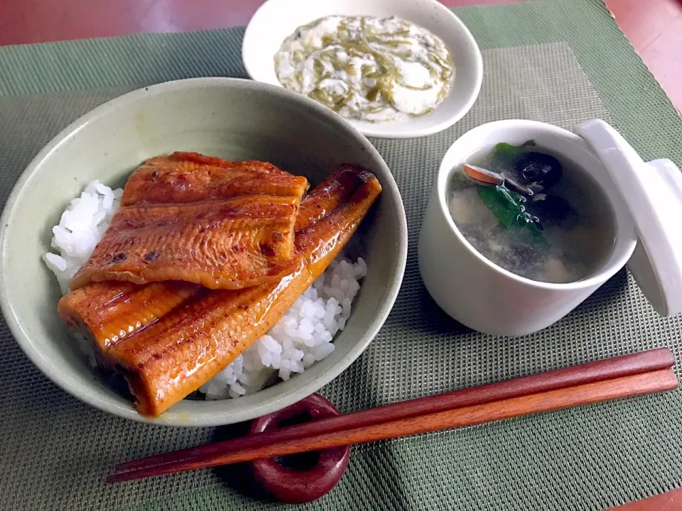 Snapdishの料理写真:Unadon(Bowl of eel&rice)❗️鰻丼 めかぶ大和芋添え〜 Shijimi clam&Japanese Mustard Spinach miso soup🌿小松菜としじみのお味噌汁|🌈Ami🍻さん