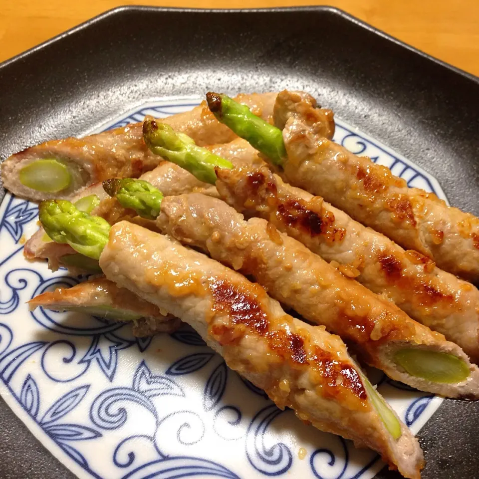 Snapdishの料理写真:８月６日
アスパラの肉巻き
🍳塩麹焼きしました💕|Yu Yu mamaさん