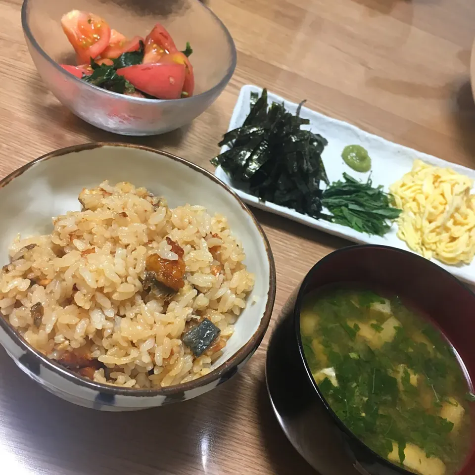 うなぎ混ぜご飯
#うなぎ #土用丑の日 #トマト #モロヘイヤ|あきころさん