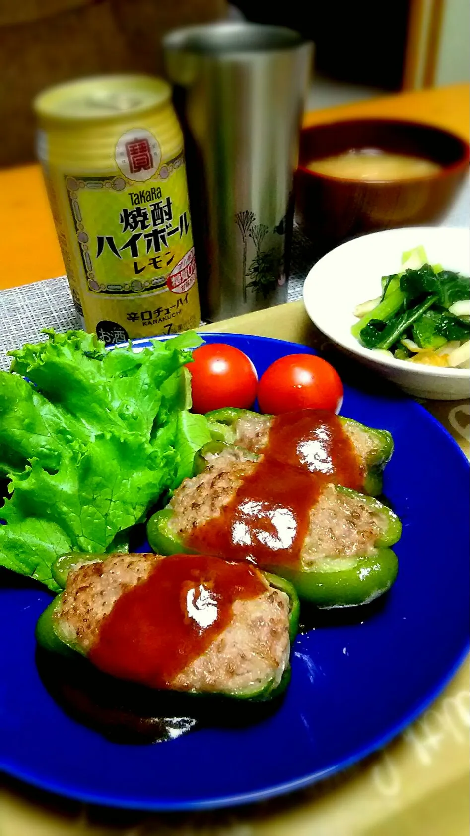 ピーマンの肉詰め🍴  
小松菜の煮浸し|ちはるさん