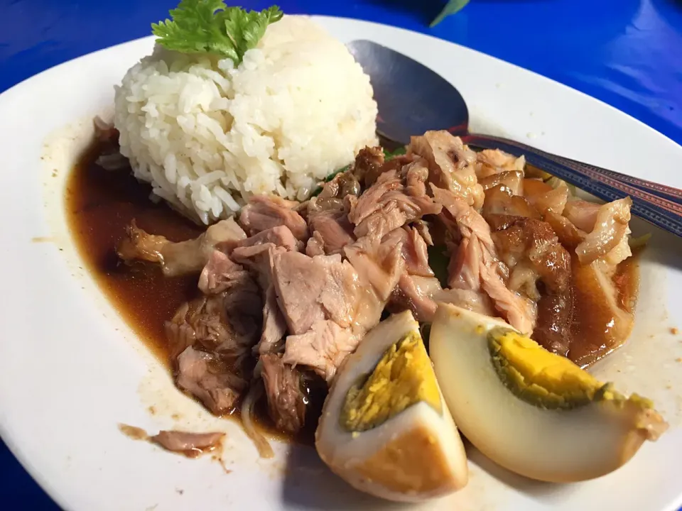 ข้าวขาหมู カーオ・カー・ムー 豚足煮込みのせご飯🐖@ที่กรุงเทพฯ バンコク|akiさん