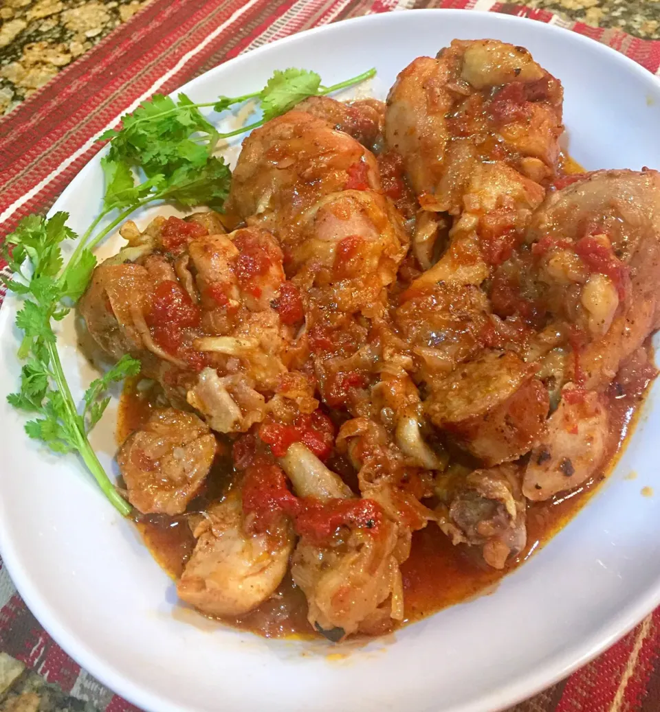 Chicken 🍗 Drumsticks with Sun-Dried Tomatoes 🍅 stewed and pieces of bratwurst. 😋|Alma's Home Kitchenさん