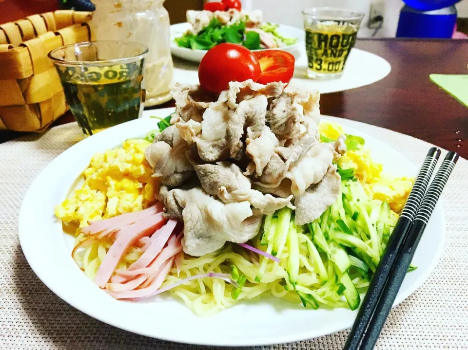 Snapdishの料理写真:#豚しゃぶ #もりもり #サラダ #冷やし中華 



#簡単 #簡単料理 #簡単レシピ #冷やし中華始めました|tonchanさん