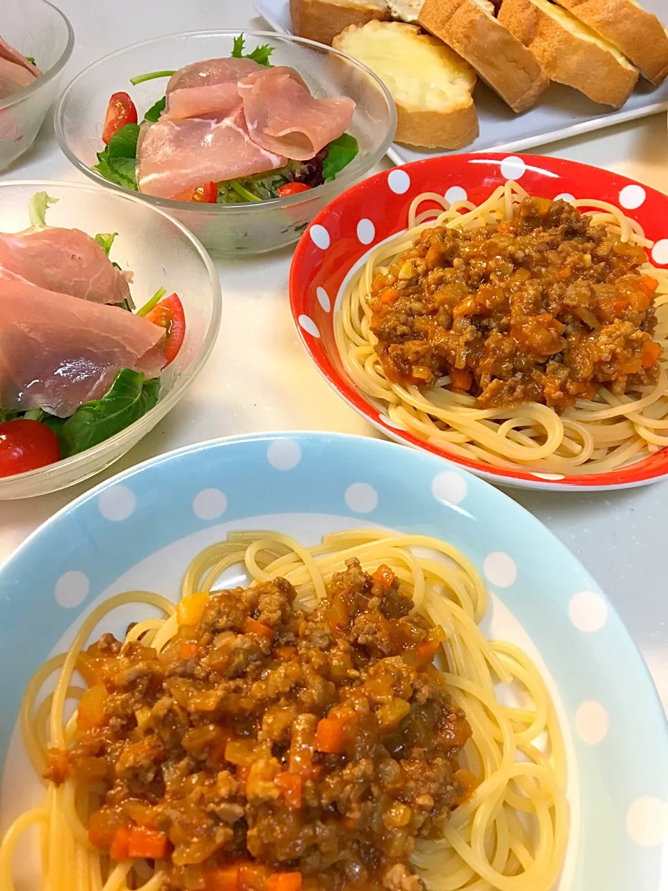 フレッシュトマトのミートソースパスタ♡
セロリにんじん玉ねぎも
たっぷり入れて♡|ゆうこさん