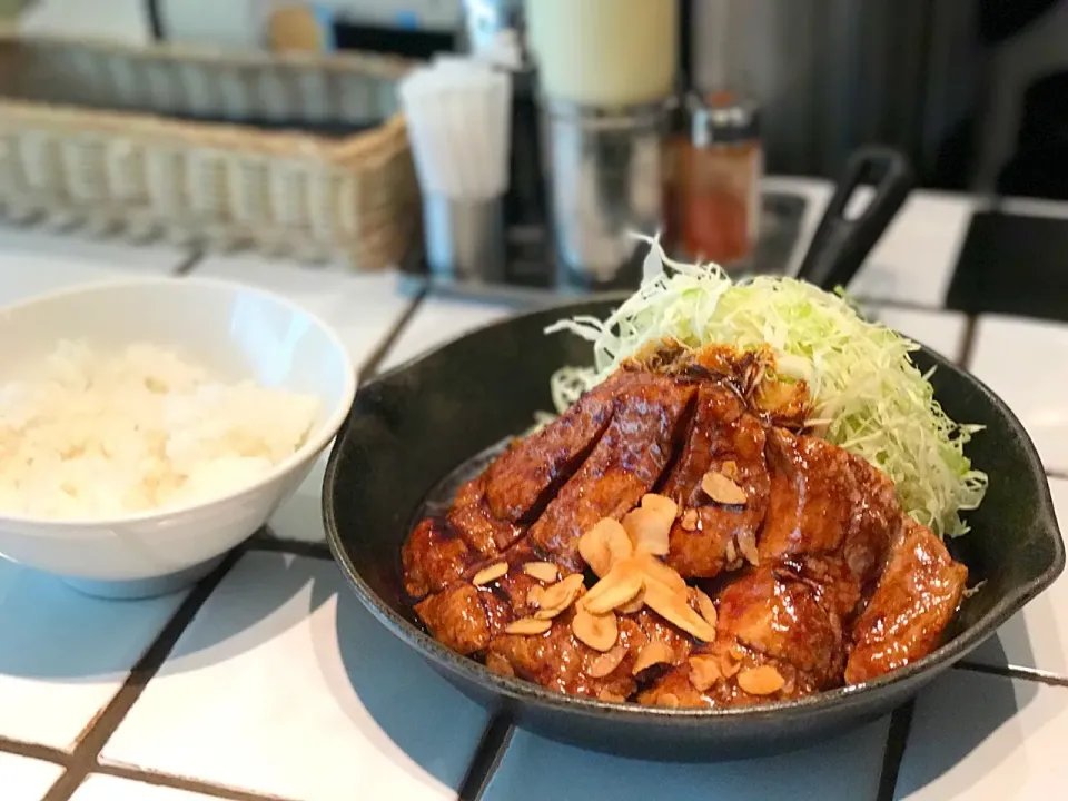 大トンテキ定食ごはん半分|マハロ菊池さん