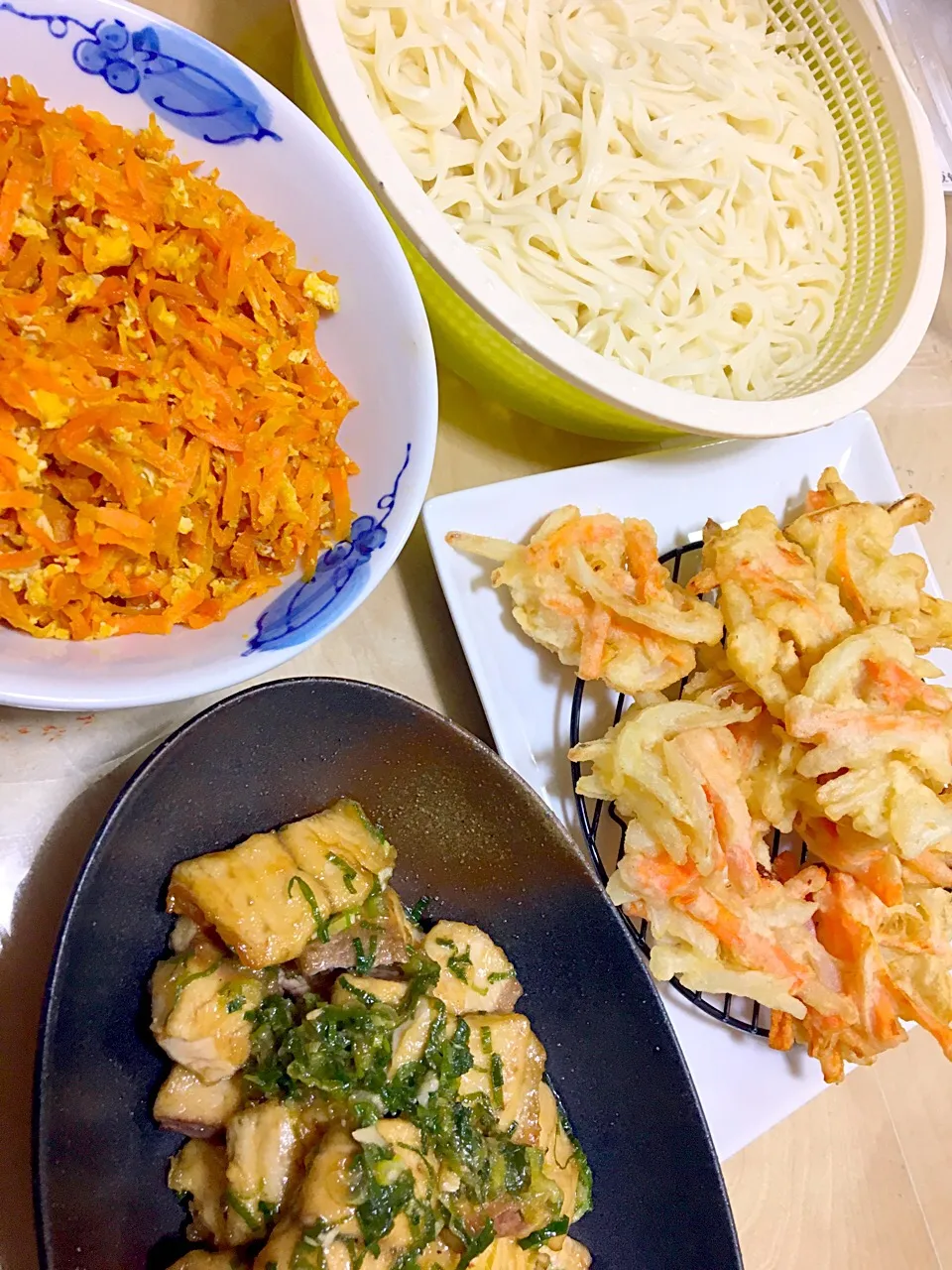 夕飯。
シーラ竜田揚げ甘辛煮
人参シリシリ
かき揚げ|abekoさん