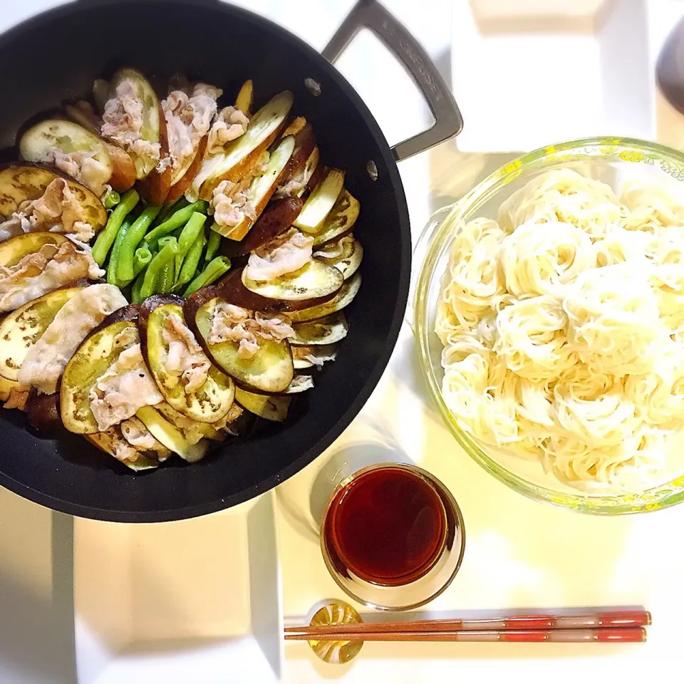 茄子🍆インゲンと豚肉🐷をフライパンで蒸し焼き。お素麺のおかずです。|nokorinさん