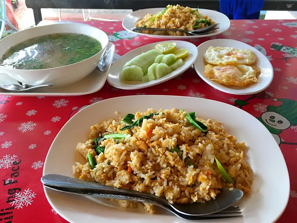 ช้าวผัดหมู カーオ・パット・ムー 豚肉入り炒飯@บ้านภรรยาที่สกลนคร サコンナコンの嫁さんの実家|akiさん