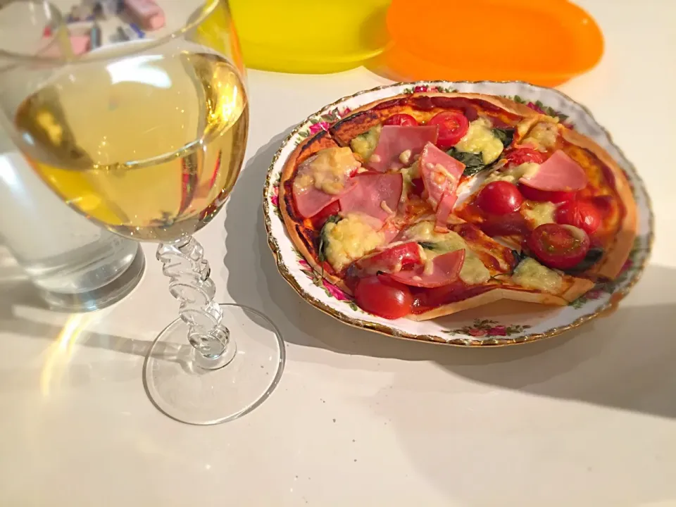 手作りピザその2と白ワイン🍷
##手作りピザ ##pizza ##晩ごはん|Kuraraさん