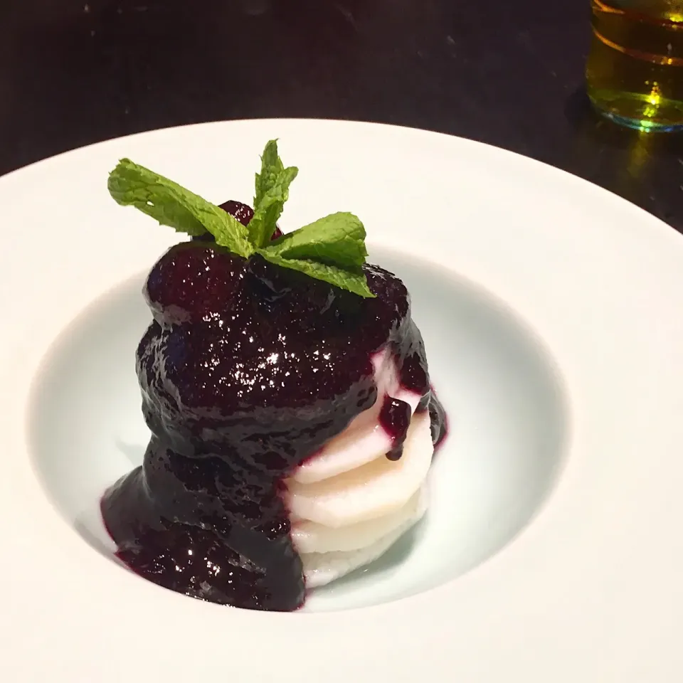 Yam with Blueberry Sauce 山藥愛上藍妹子|MyRaXさん