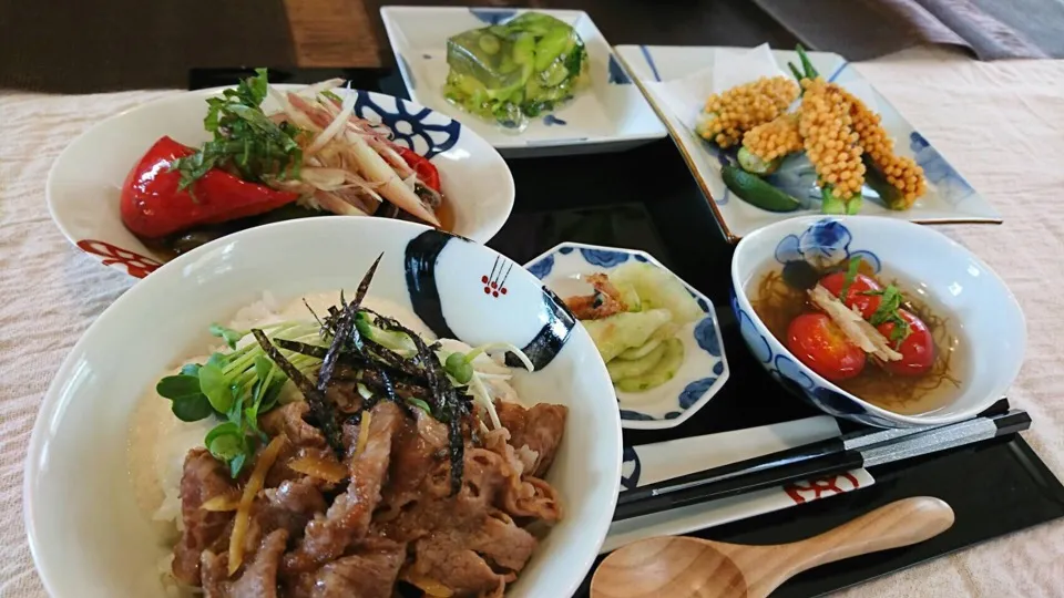 Snapdishの料理写真:和牛の時雨煮  麦とろご飯と一緒に|cinq（サンク）さん