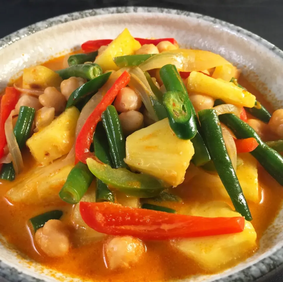 Pineapple And Garbanzo Beans Red Curry For Meatless Monday|mamaeriさん