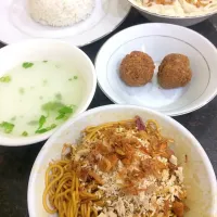 Chicken noodle with fried pork meatball|Natasya Affendiさん