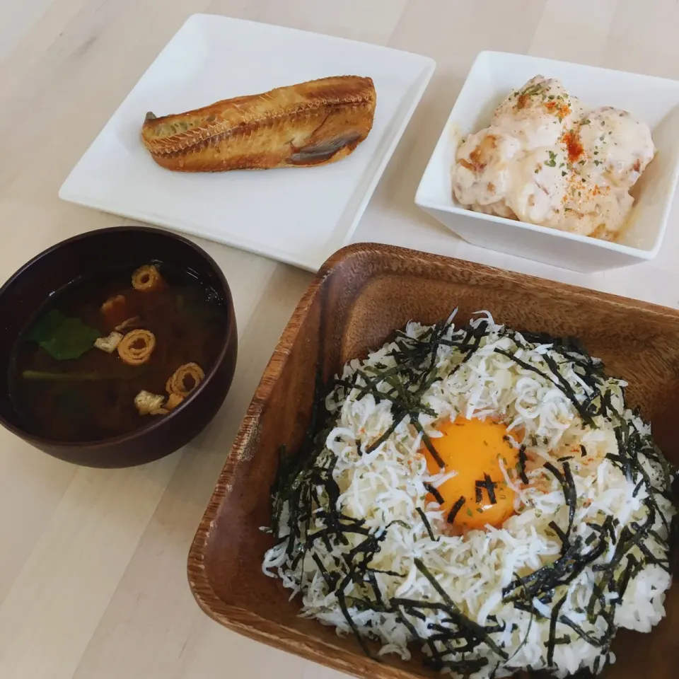 しらす丼とホッケ定食❁|융태지ෆ⃛さん