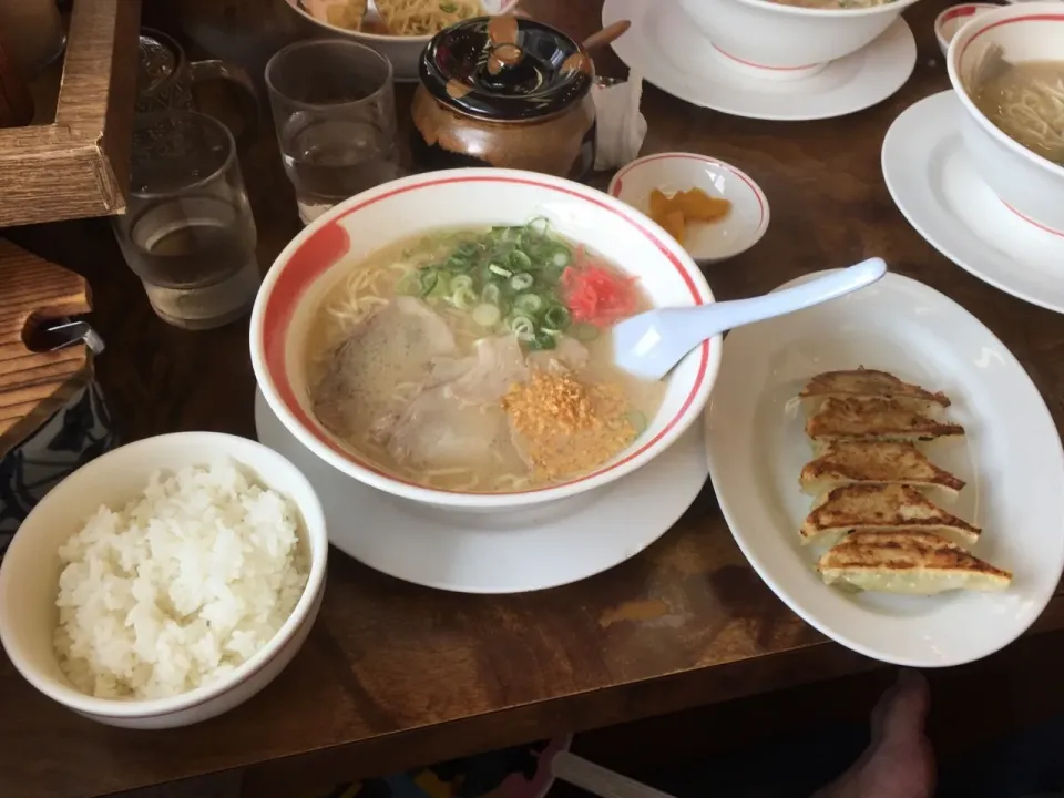 #豚骨ラーメン #武蔵ラーメン
#熊本県荒尾市

やはり豚骨ラーメンセットは安価で最高です。630円😊|畑田 成治さん