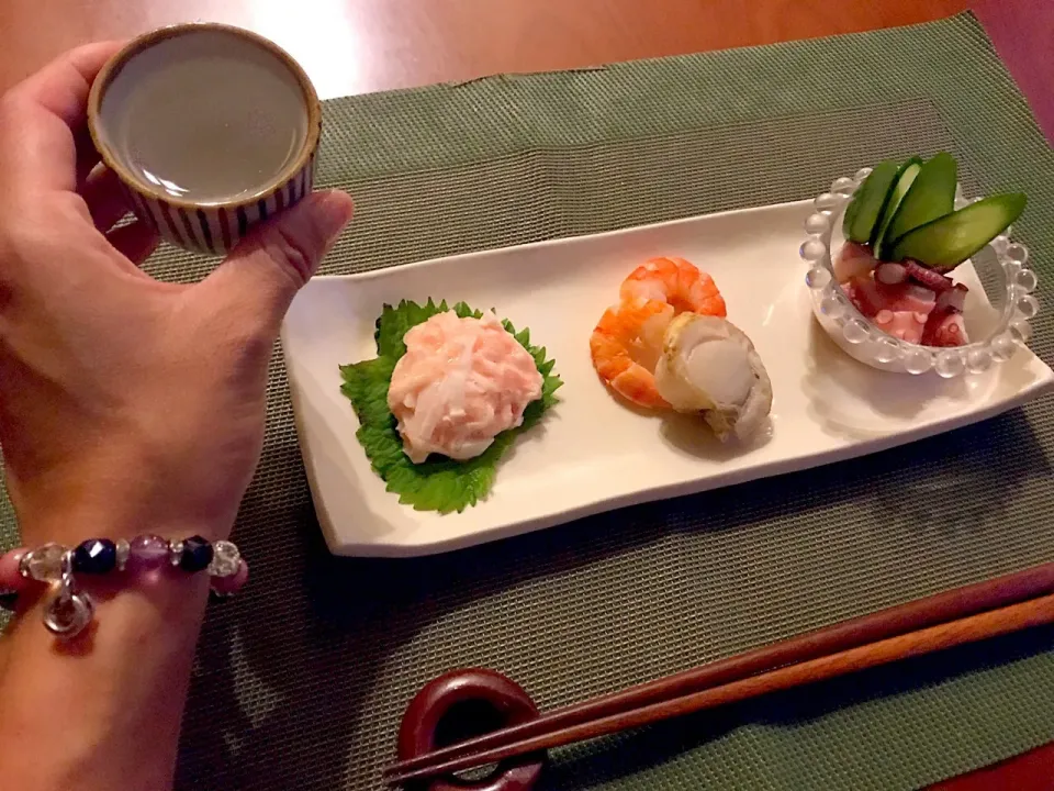 Snapdishの料理写真:wait a moment☝"ちょっとこれで待っててね💓大和芋のたらこ和え･蒸し海老&帆立･蛸のﾚﾓﾝﾏﾘﾈ|🌈Ami🍻さん